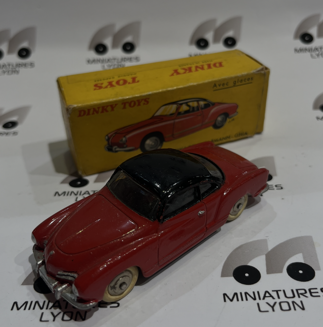 VOLKSWAGEN KARMANN GHIA DINKY TOYS 1/43