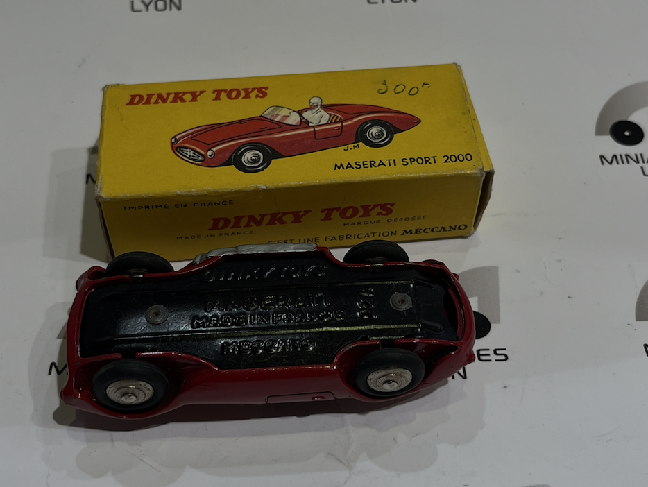 MASERATI SPORT 2000 DINKY TOYS 1/43