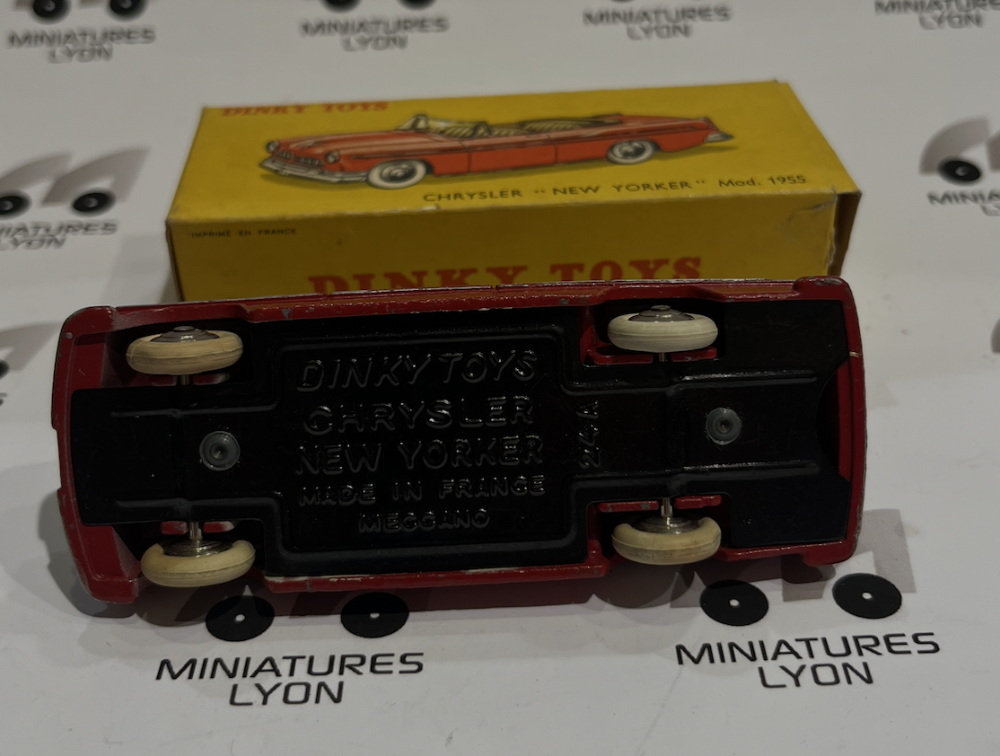 CHRYSLER NEW YORKER DINKY TOYS  1/43