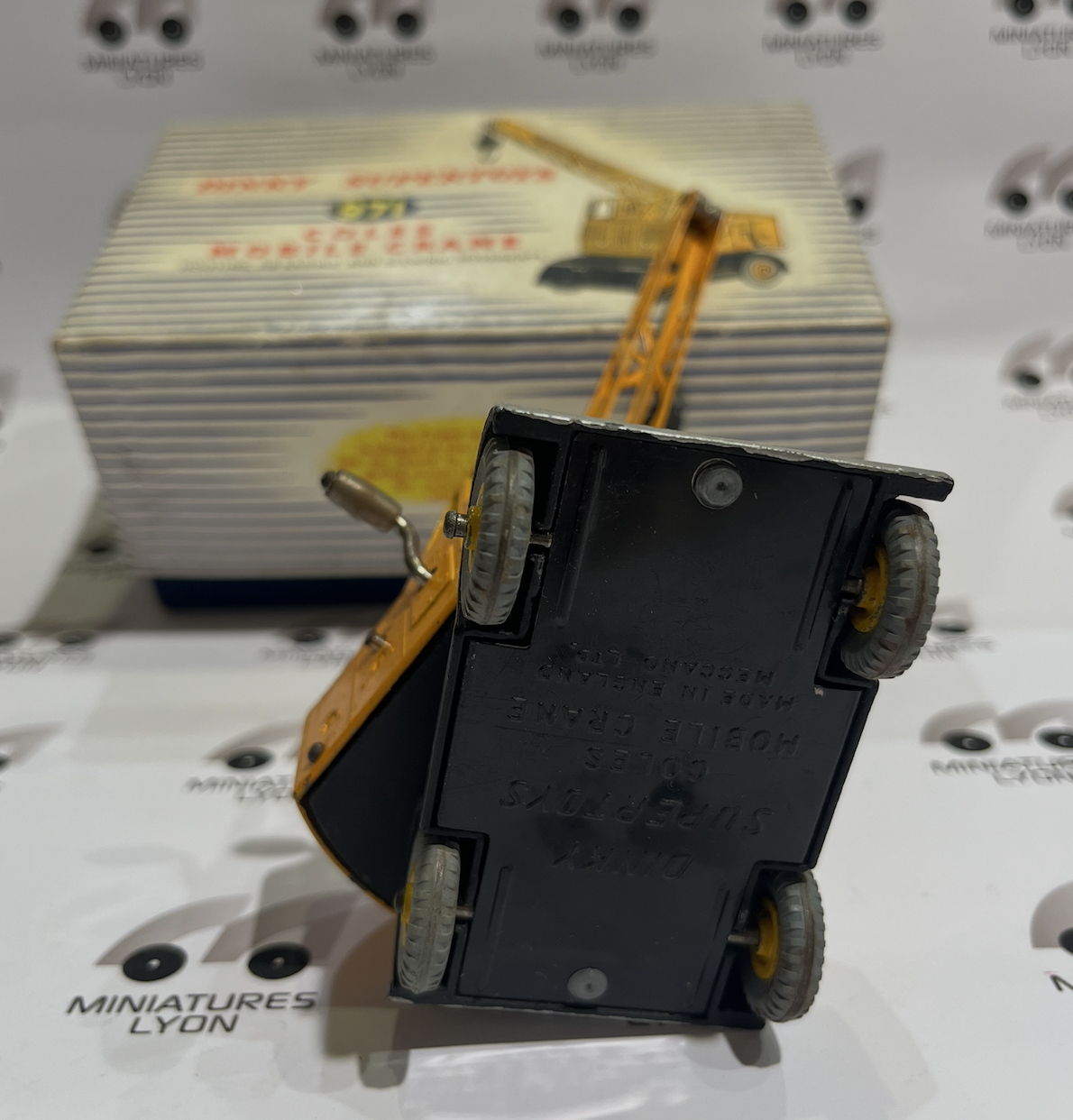 CHRYSLER NEW YORKER DINKY TOYS  1/43