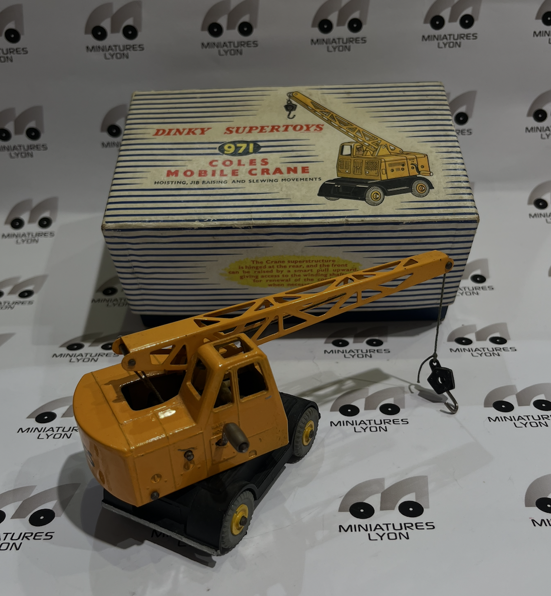 CHRYSLER NEW YORKER DINKY TOYS  1/43