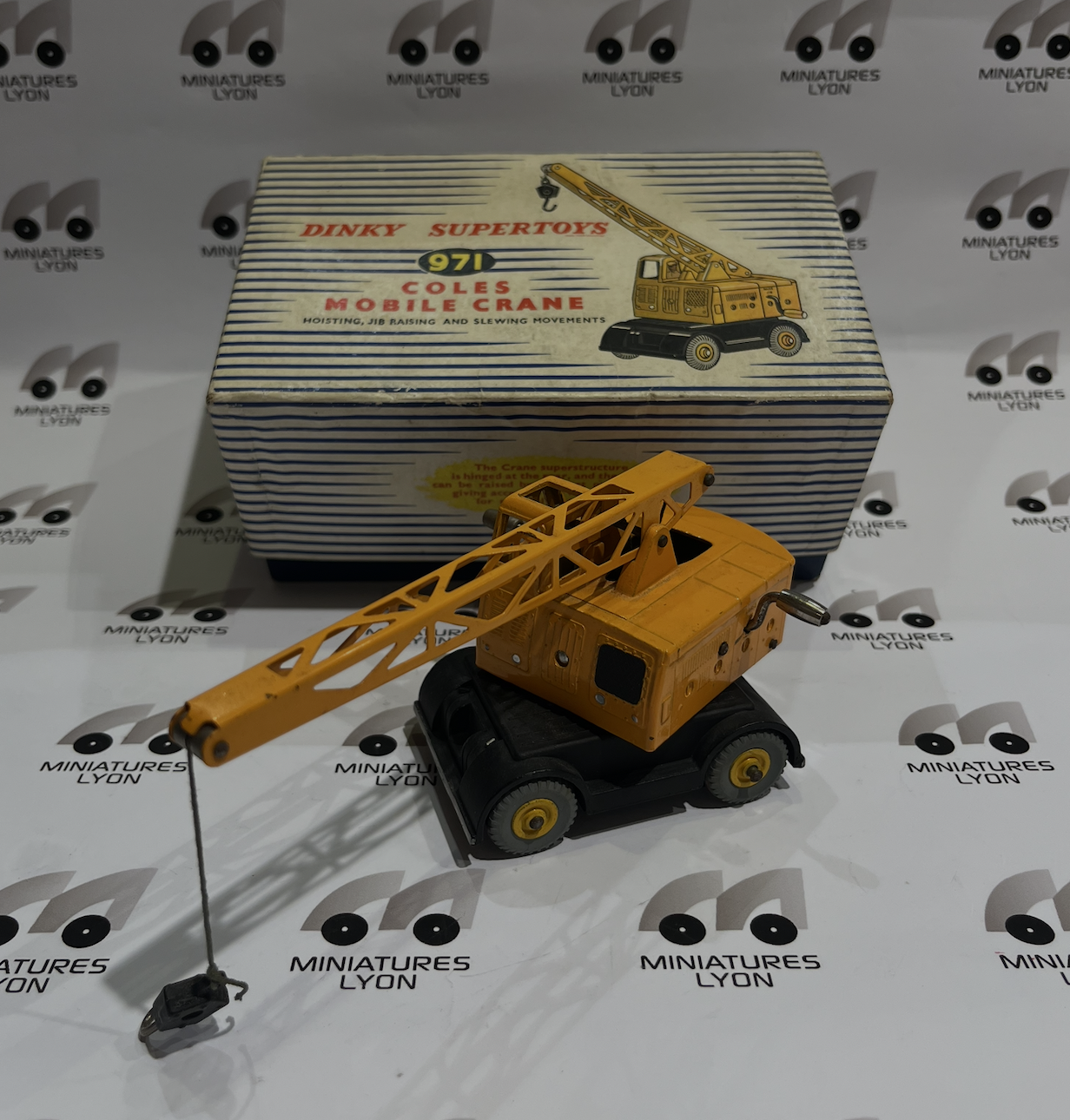 CHRYSLER NEW YORKER DINKY TOYS  1/43