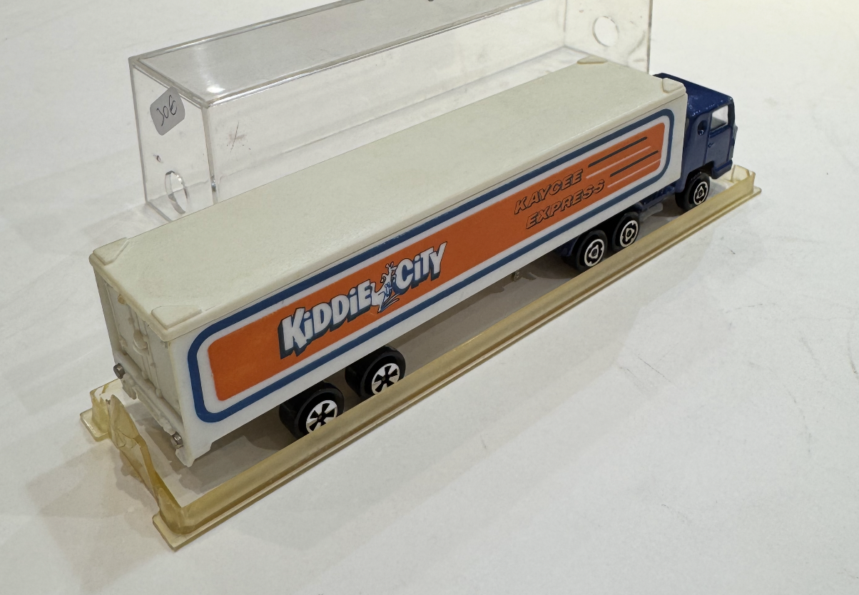 BERNARD CAMION SEMI REMORQUE  MAJORETTE 1/64