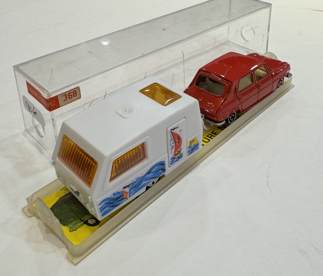 TOURISME AVEC CARAVANE ST. TROPEZ MAJORETTE 1/64