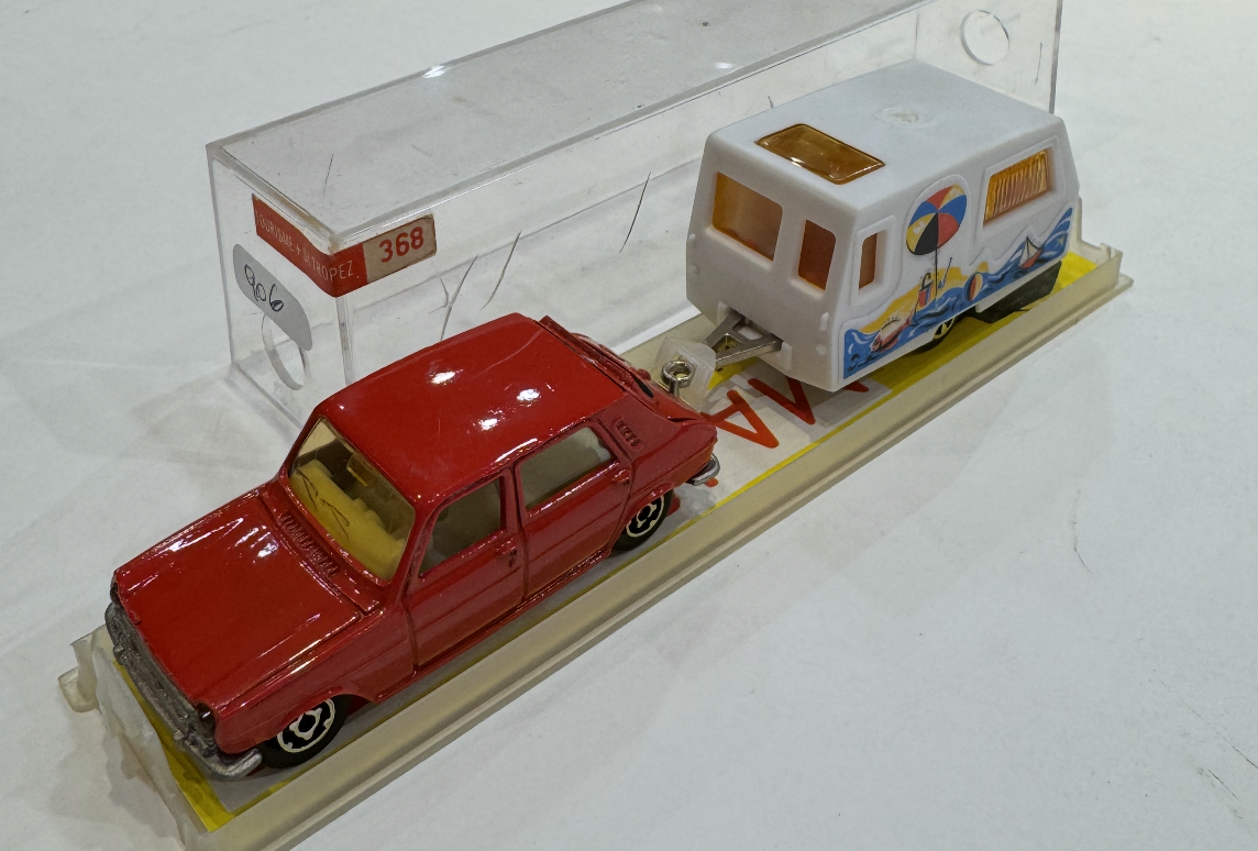 TOURISME AVEC CARAVANE ST. TROPEZ MAJORETTE 1/64