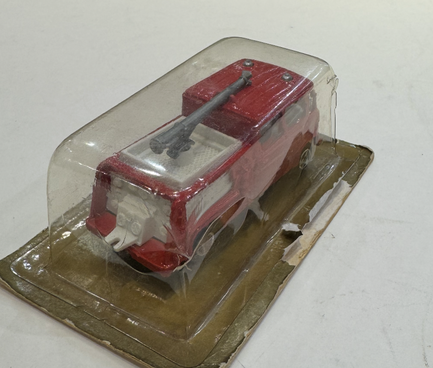 CAMION MERCEDES BENZ POMPIER  MAJORETTE 1/64