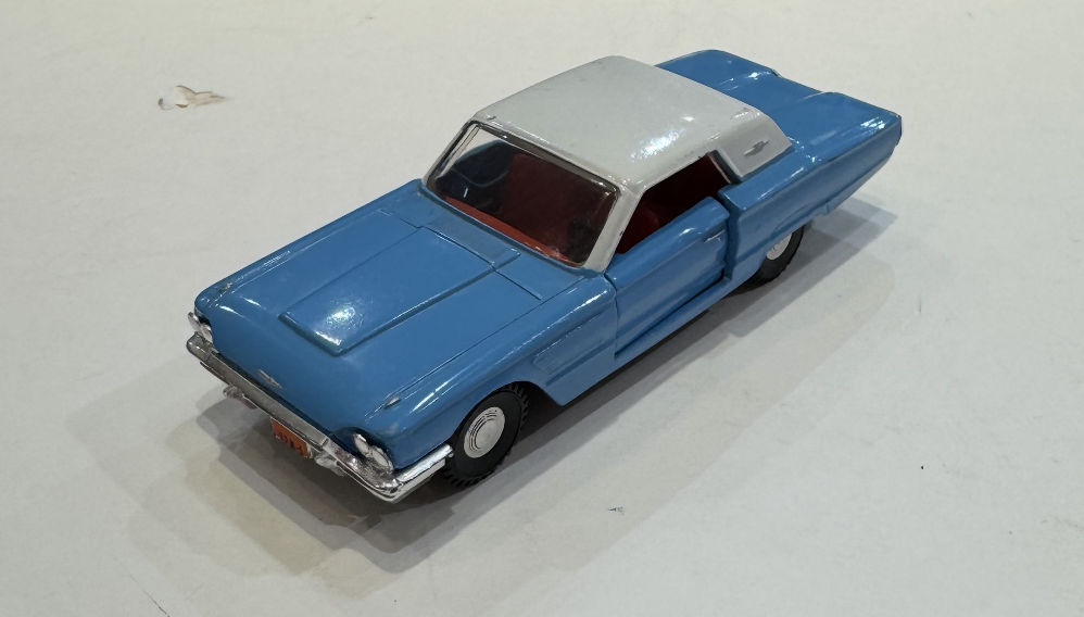 FORD THUNDERBIRD  DINKY TOYS 1/43