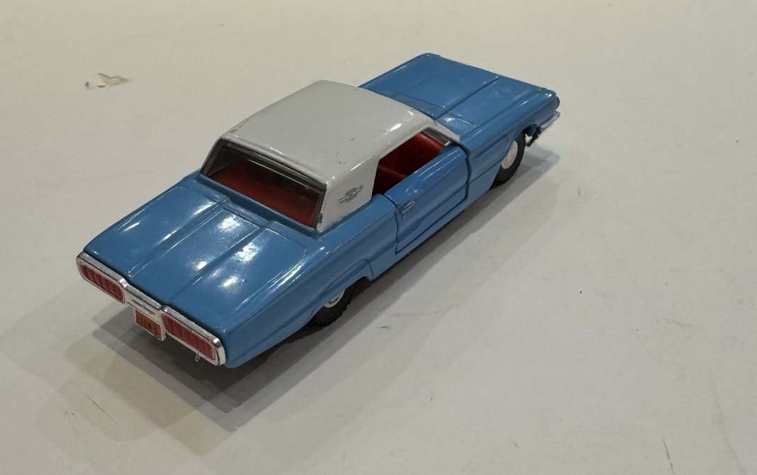 FORD THUNDERBIRD  DINKY TOYS 1/43