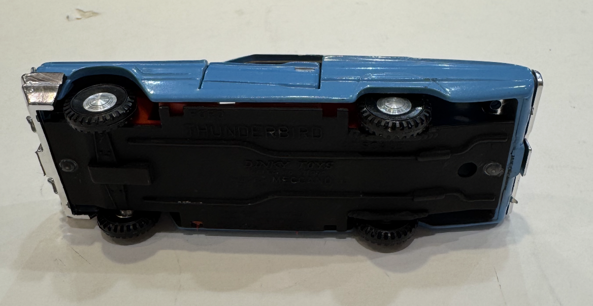 FORD THUNDERBIRD  DINKY TOYS 1/43