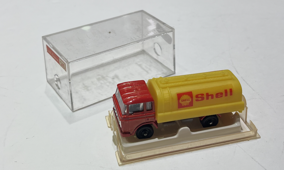 CAMION  DAF  CITERNE SHELL MAJORETTE 1/64