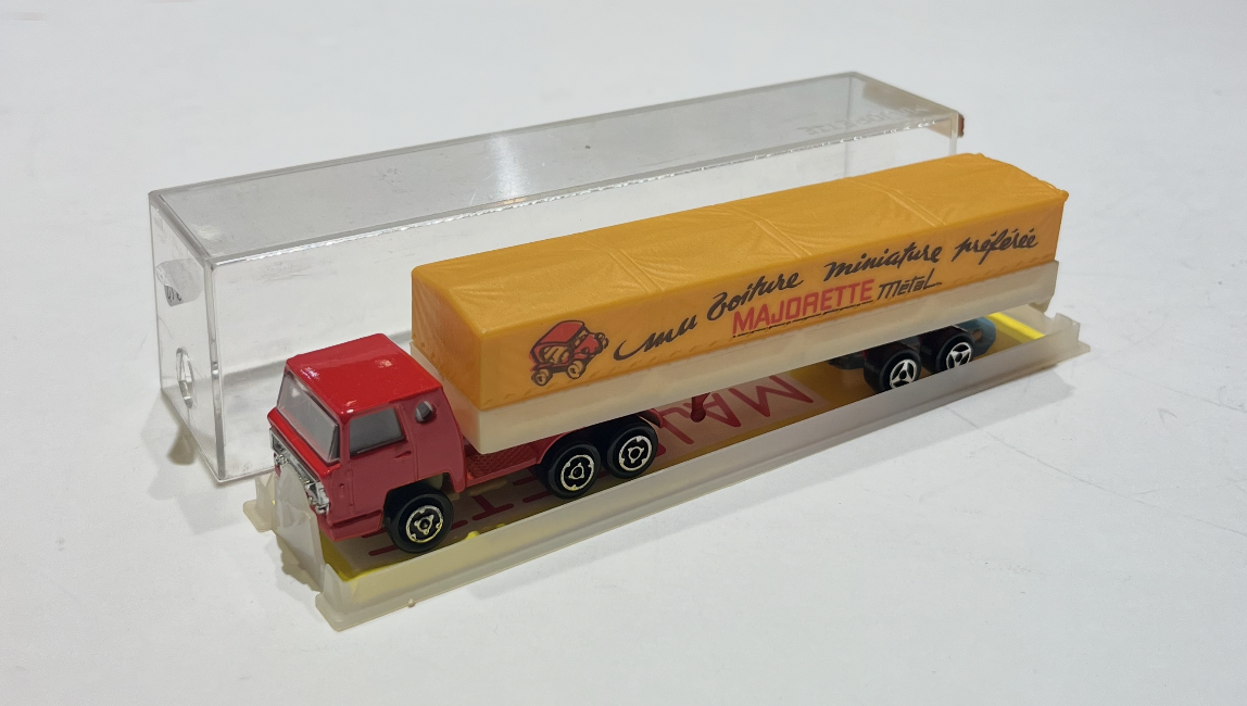 CAMION BERNARD SEMI BACHE 1/64 MAJORETTE