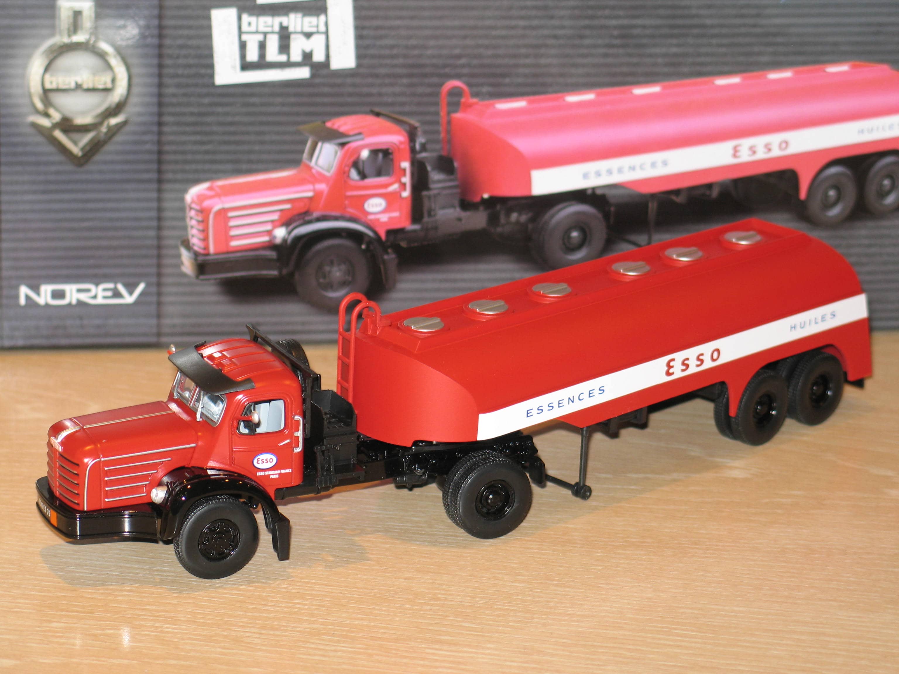 BERLIET TLM15 1961 CITERNE ESSO NOREV 1/43°
