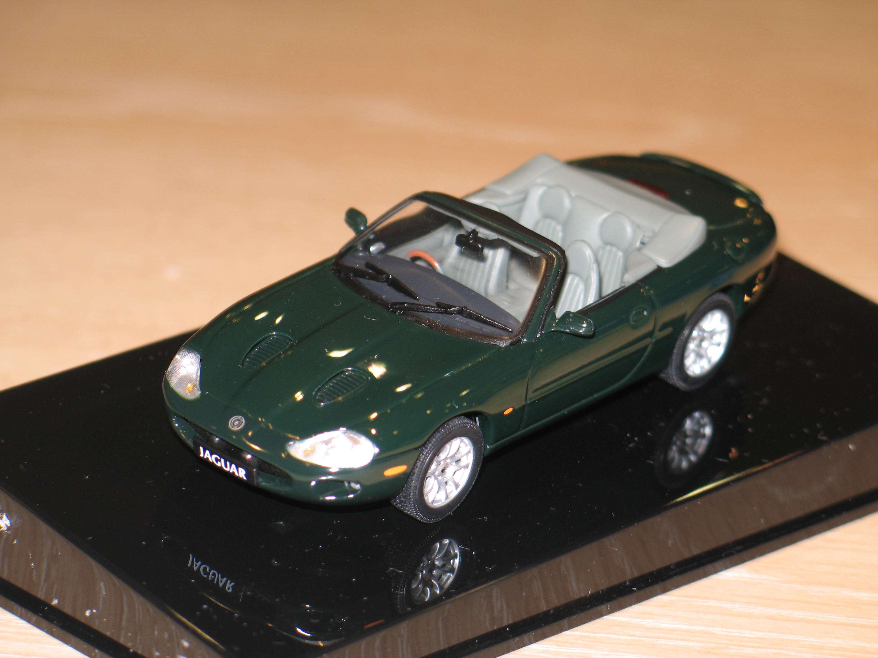 JAGUAR XKR CABRIOLET 1998 VERT AUTO ART 1/43°