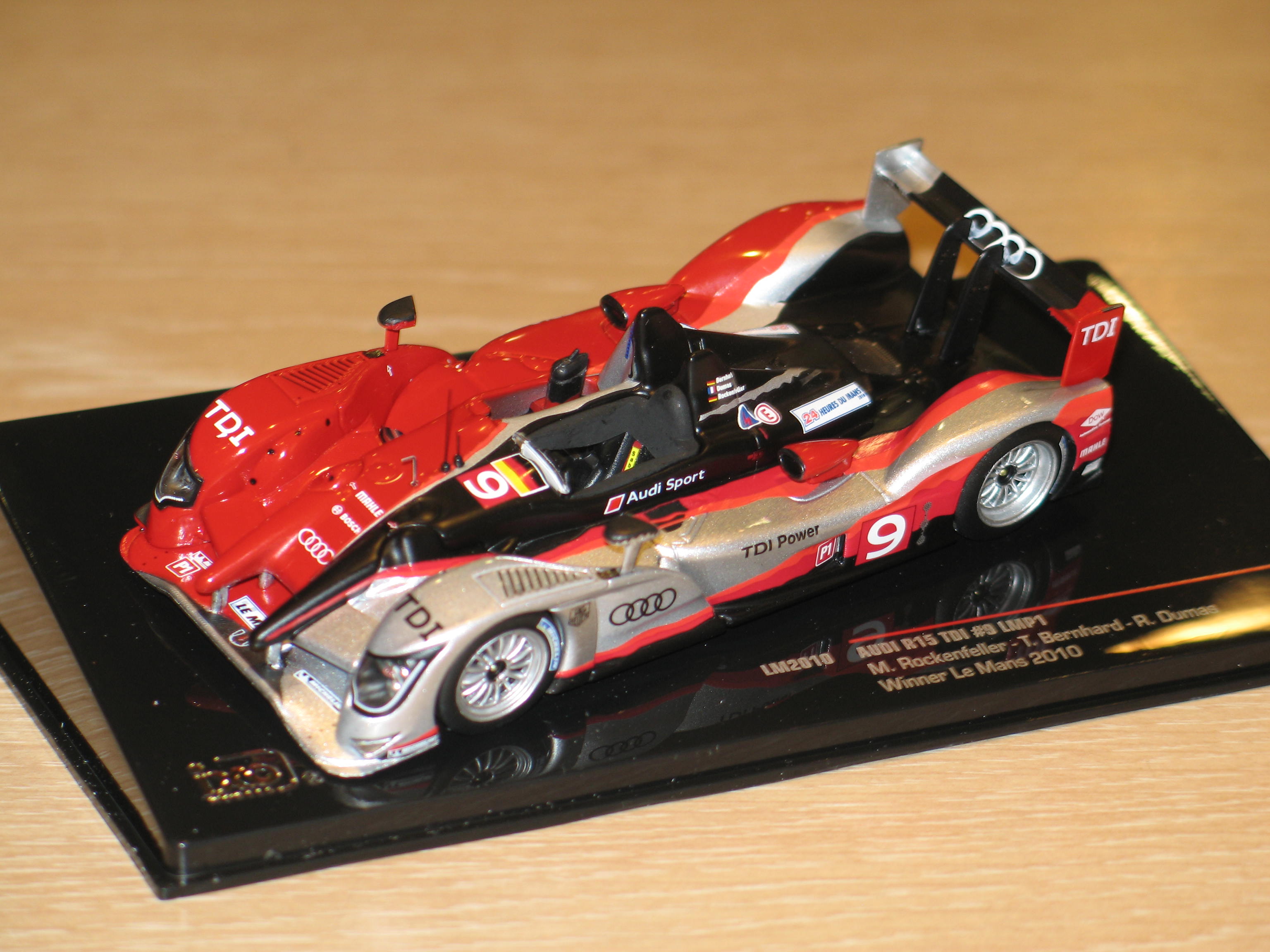 AUDI R15 TDI WIN LM2010 IXO 1/43°