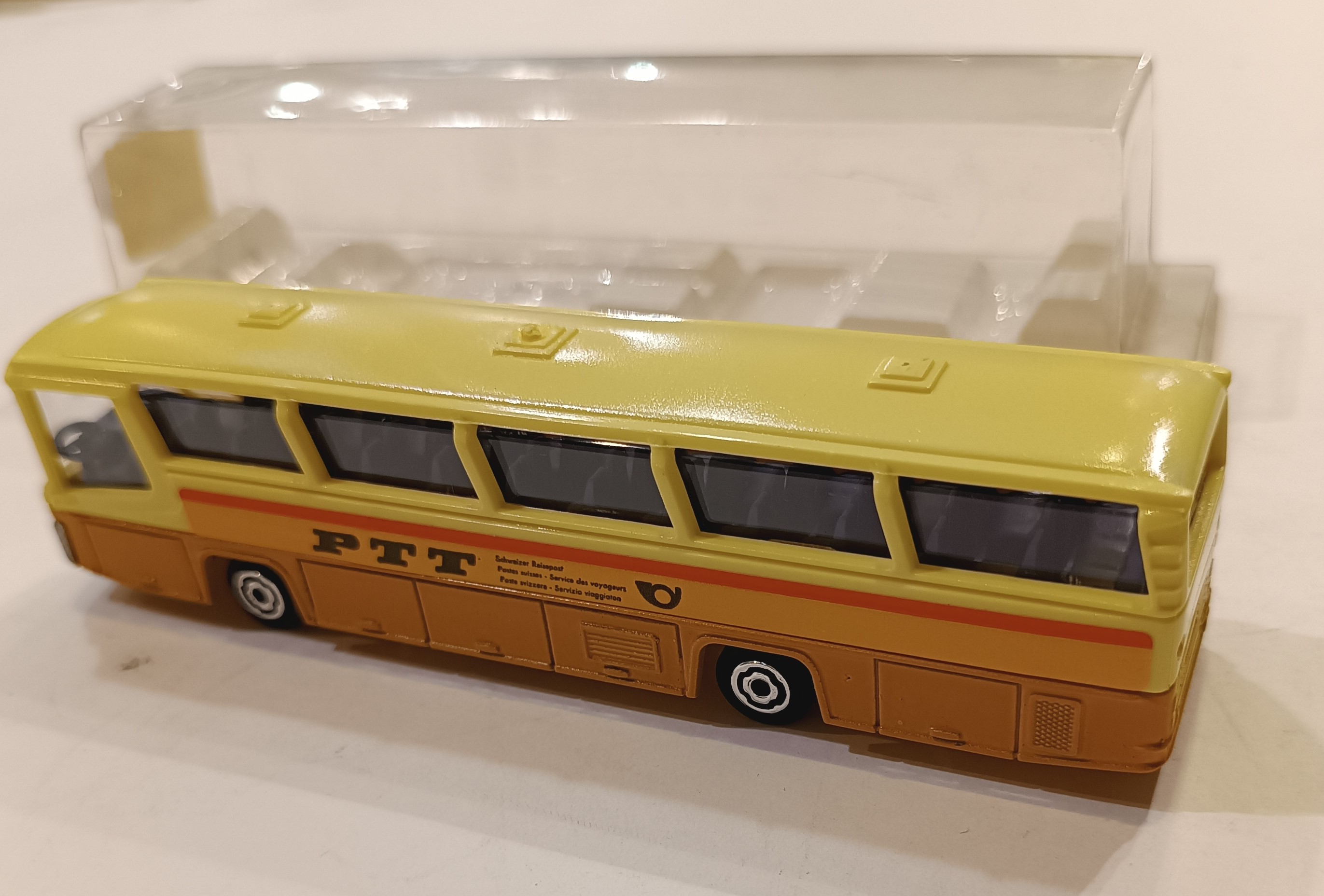 Autocar PPT majorette n°373 1/87