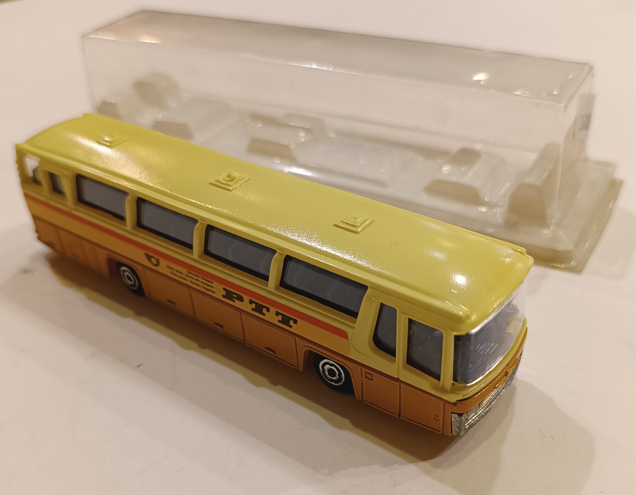 Autocar PPT majorette n°373 1/87