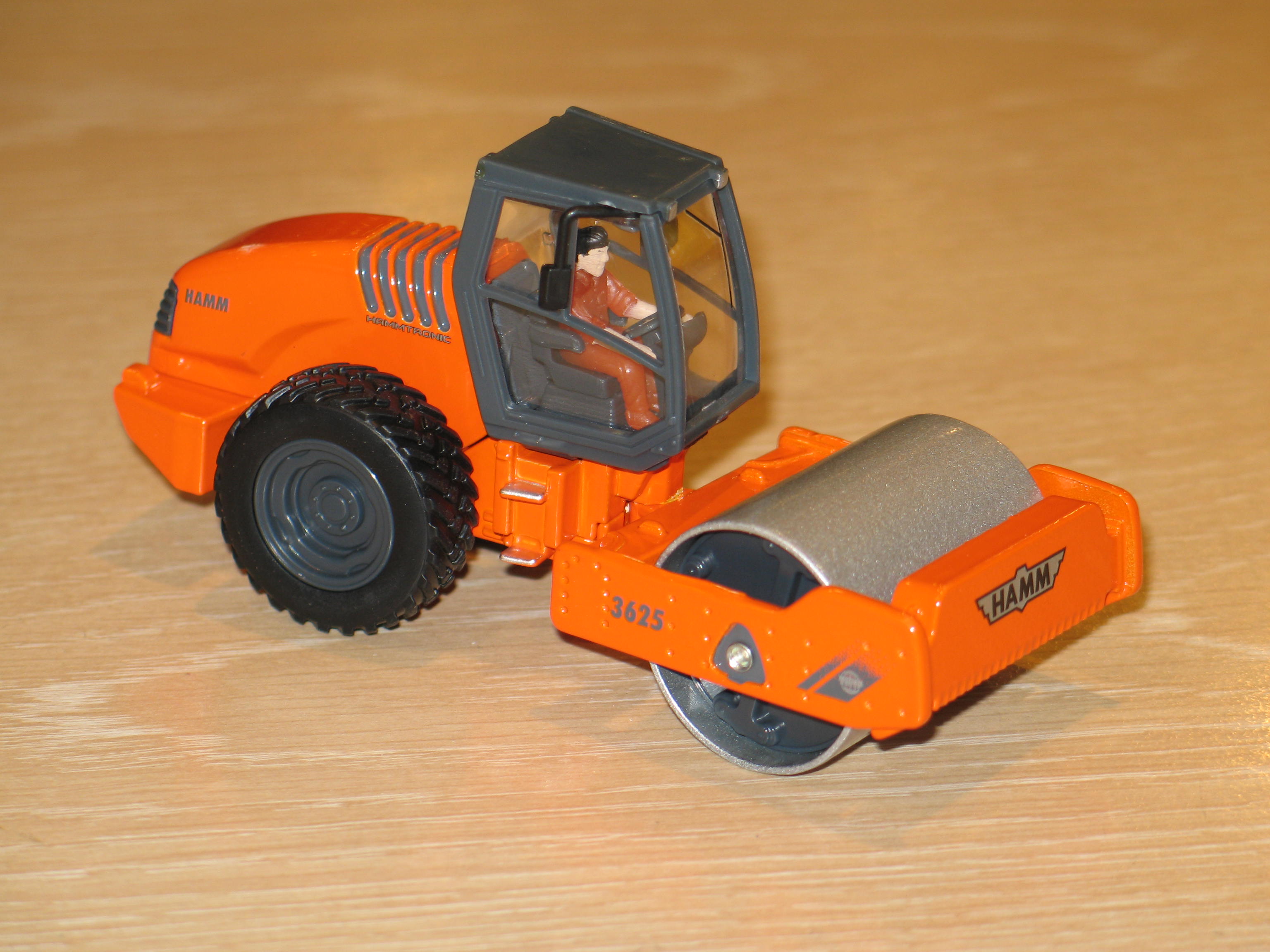 HAMM 3625 COMPACTEUR 2011 SIKU 1/50°