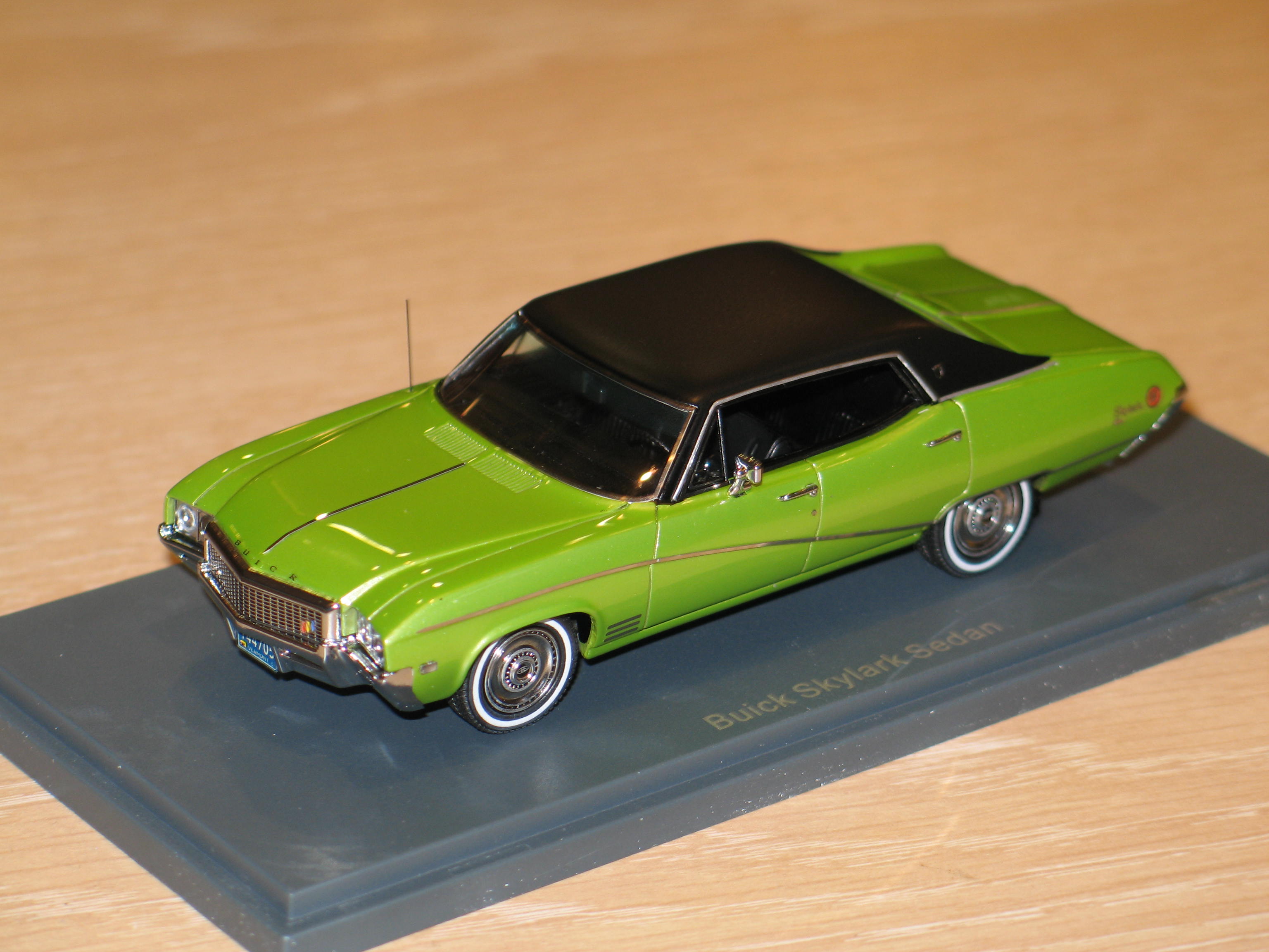 BUICK SKYLARK SEDAN 1968 VERT METAL NEO 1/43°