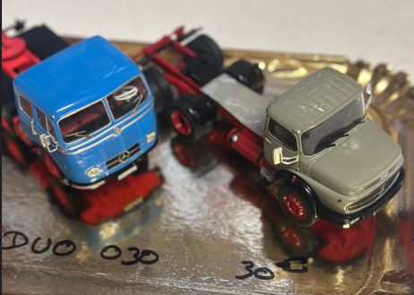 Duo camions Mercedes