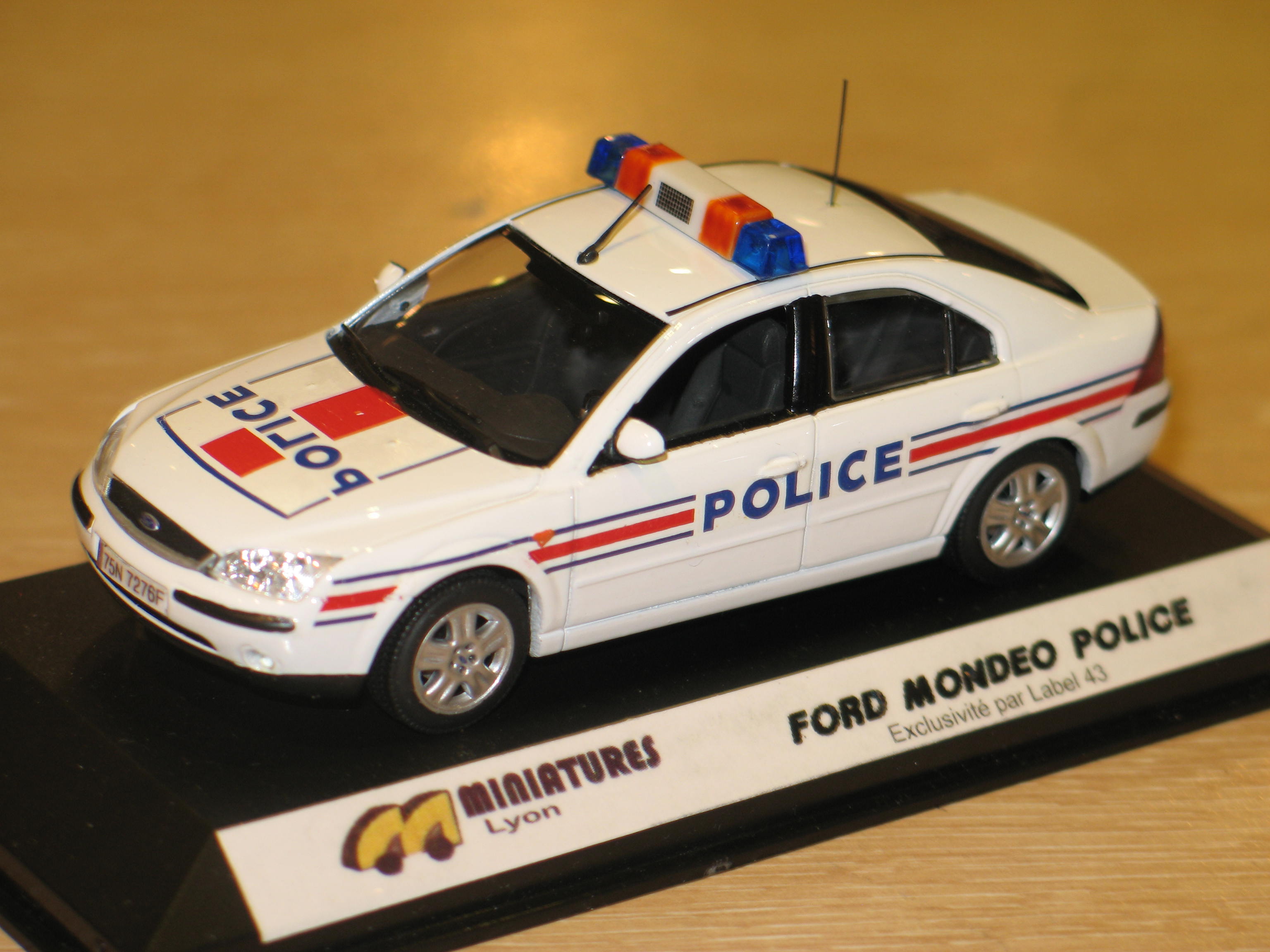 FORD MONDEO POLICE 2004 LABEL43 1/43°