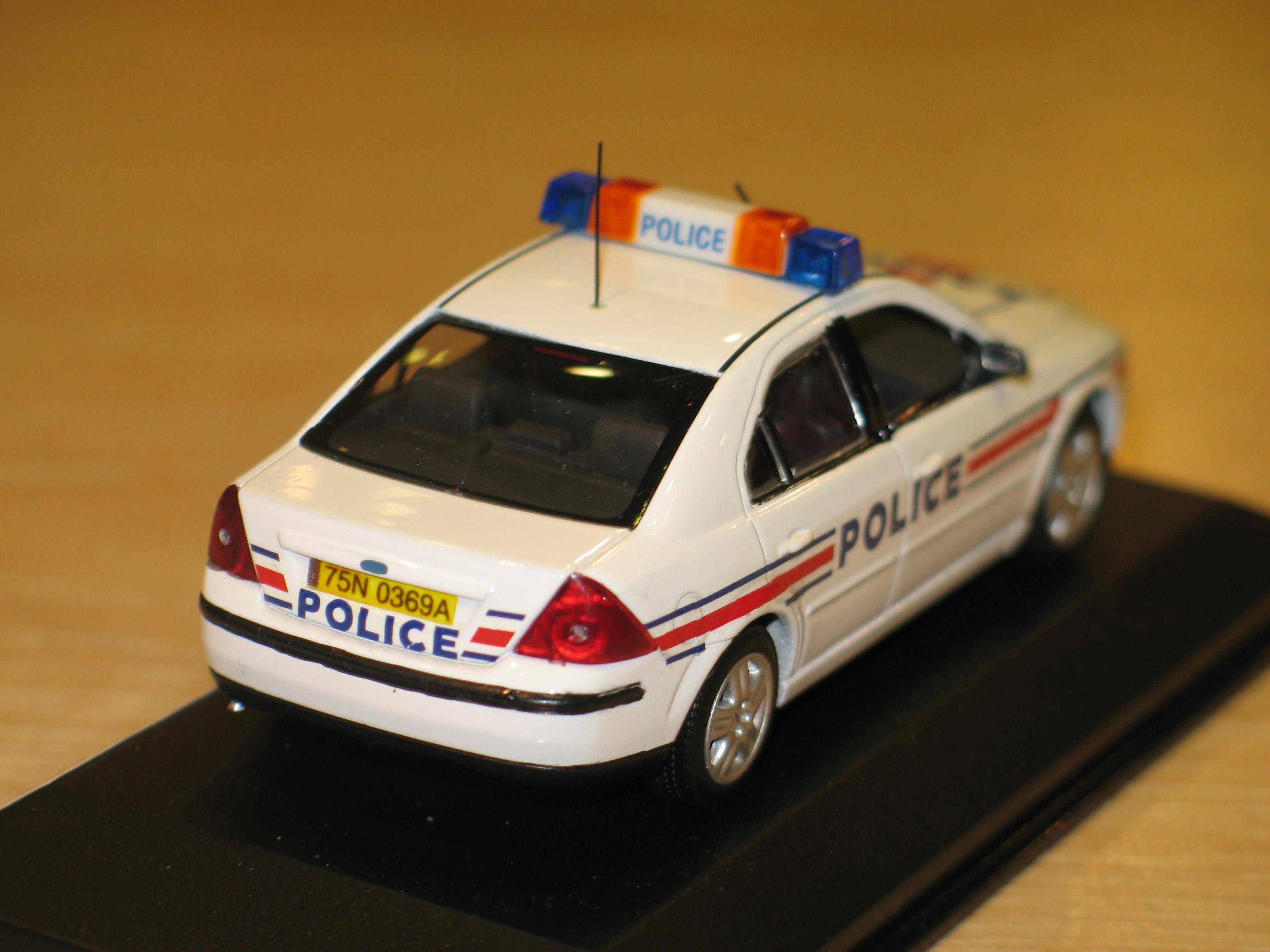 FORD MONDEO POLICE 2004 LABEL43 1/43°