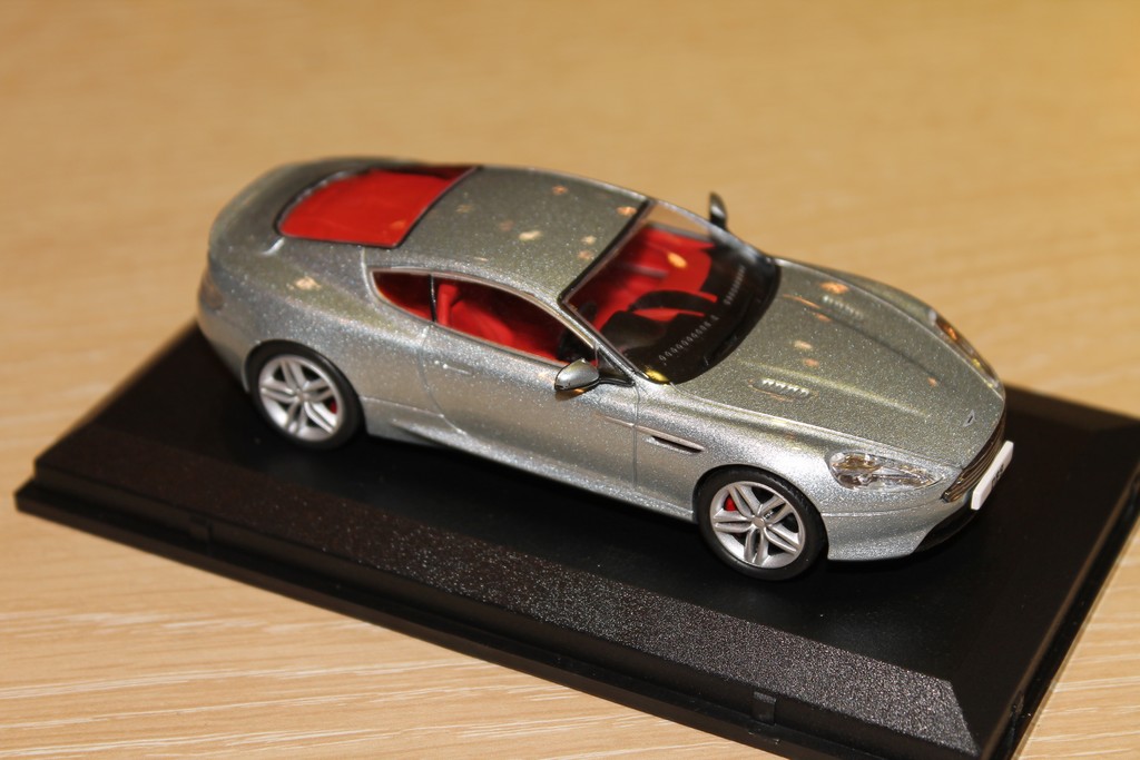 ASTON MARTIN DB9 2015 ARGENT OXFORD 1/43°