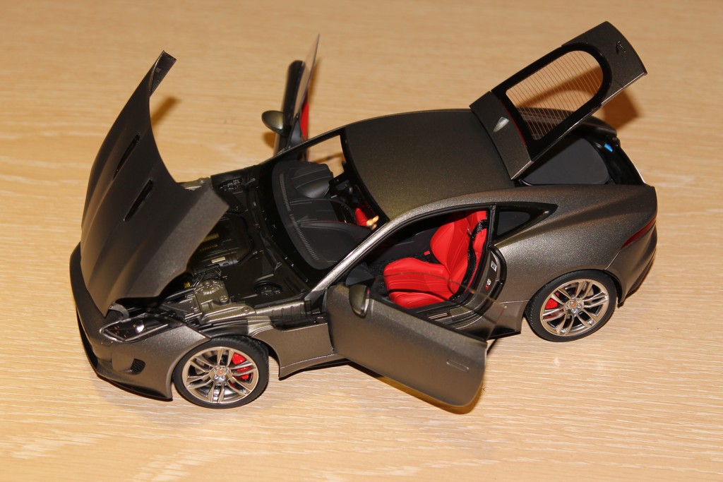 JAGUAR F-TYPE R COUPE 2015 GRISE AUTO ART 1/18°
