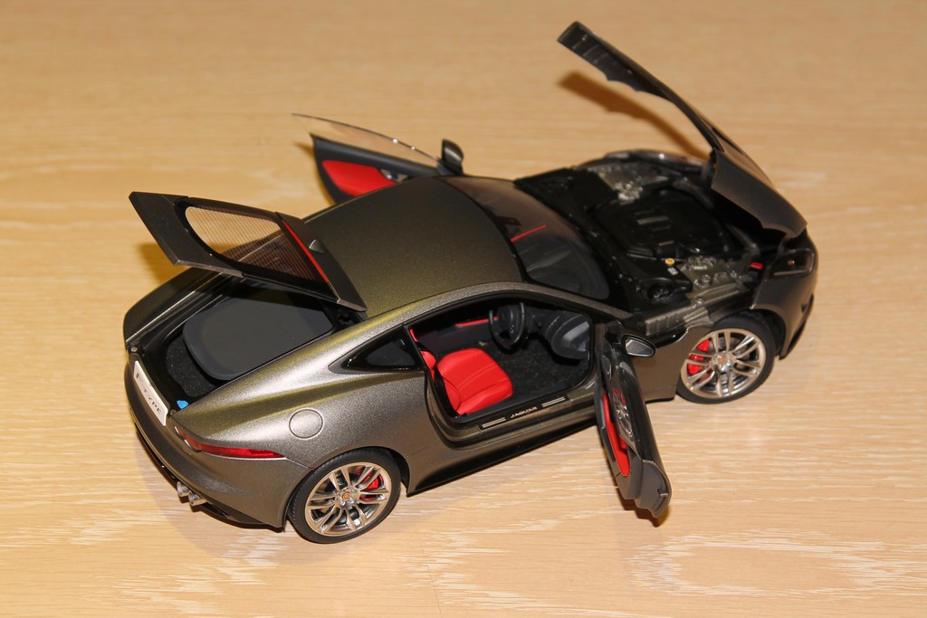 JAGUAR F-TYPE R COUPE 2015 GRISE AUTO ART 1/18°