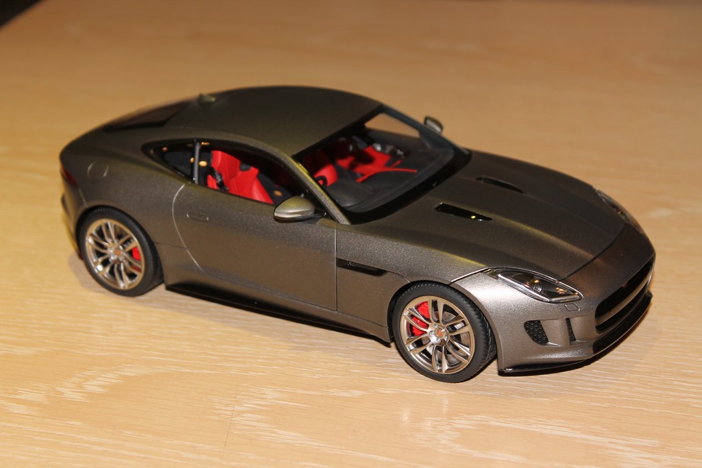 JAGUAR F-TYPE R COUPE 2015 GRISE AUTO ART 1/18°
