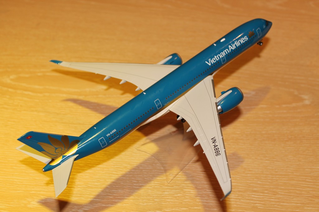 AIRBUS A350XWB VIETNAM 2015 HERPA 1/200°