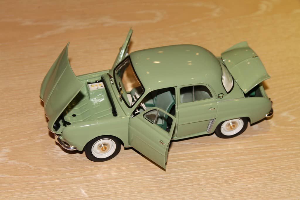 RENAULT DAUPHINE 1958 NOREV 1/18°