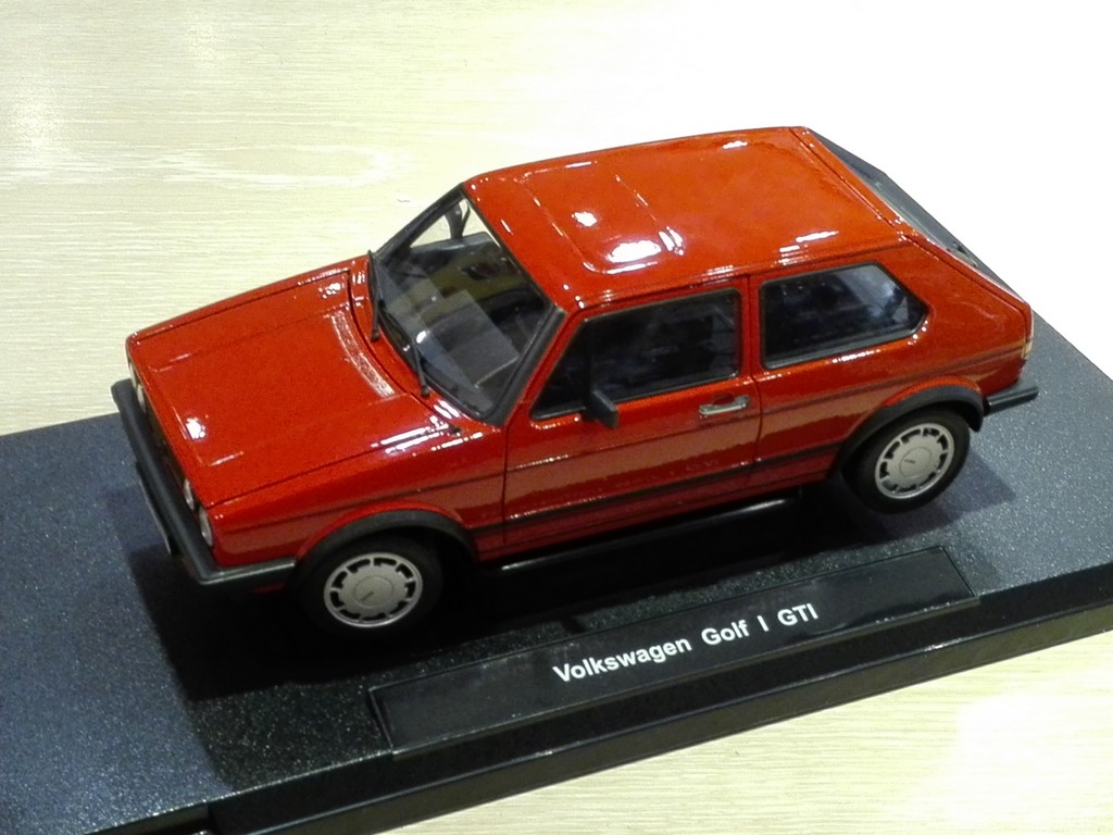 VW GOLF GTI PIRELLI ROUGE 1980 WELLY 1/18°