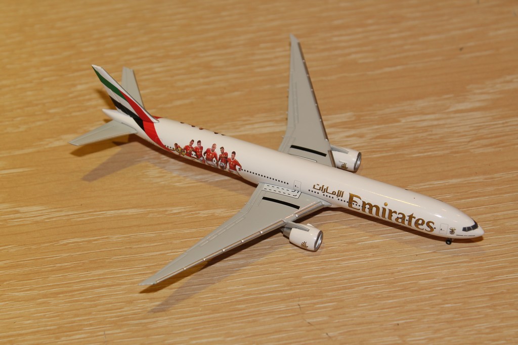 BOEING 777-300ER EMIRATES BENFICA 1/500°