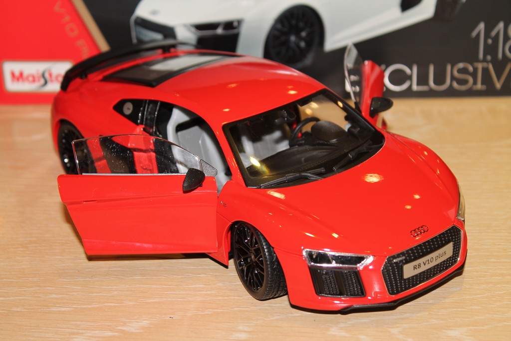 AUDI R8 V10 PLUS 2016 ROUGE MAISTO 1/18°