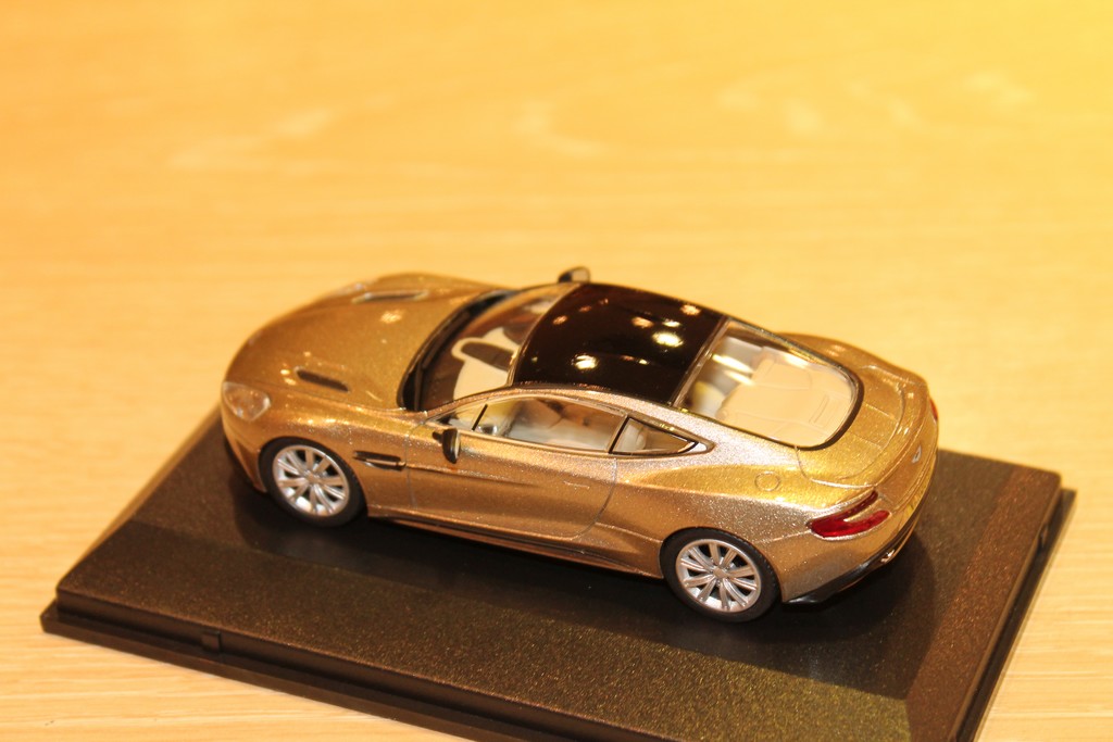 ASTON MARTIN VANQUISH OXFORD 1/43°