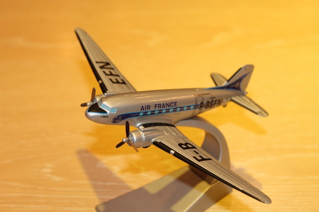 Le Douglas DC7 en avion miniature métal par CIJ au 1/350e miniatures-toys
