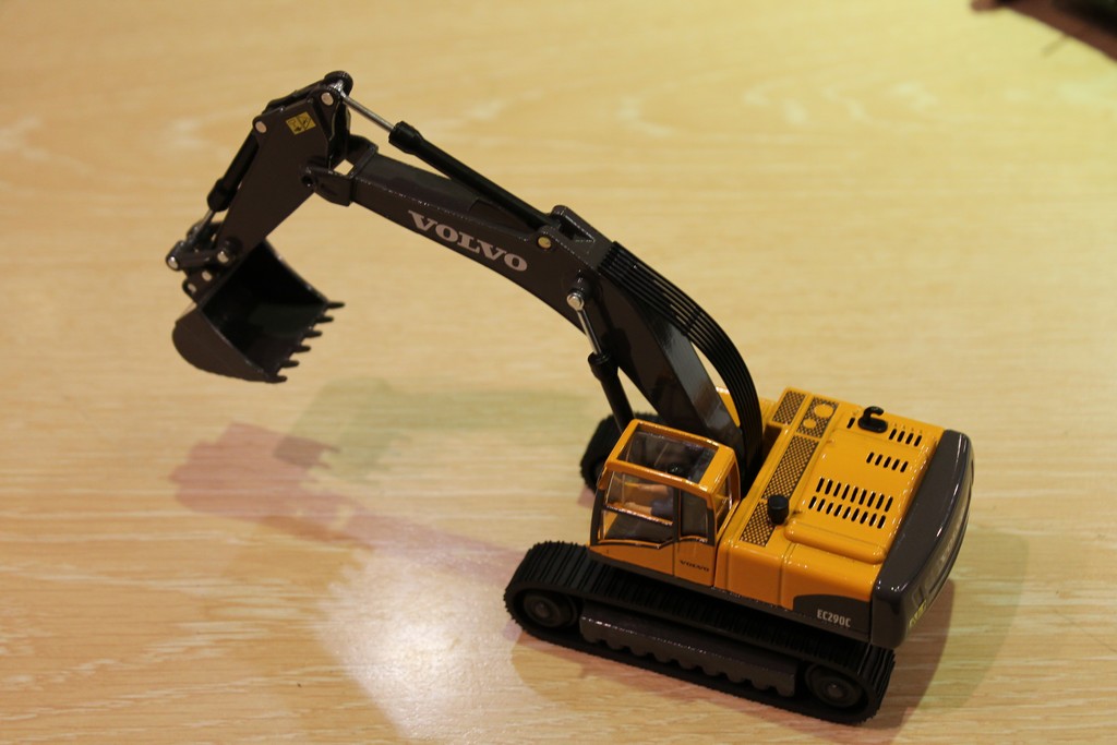 VOLVO EC 290 EXCAVATRICE SIKU 1/50°