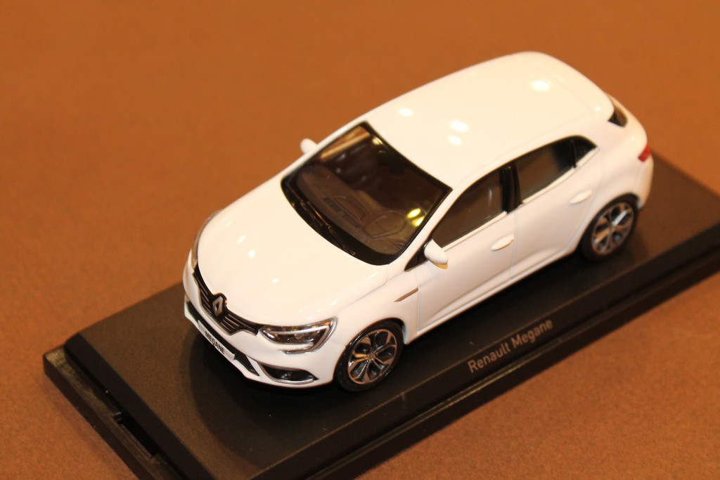 RENAULT MEGANE 4 BLANCHE 2015 NOREV 1 43