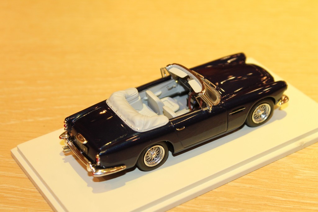 ASTON MARTIN DB4 CONVERTIBLE BLEUE 1962 SPARK 1/43°