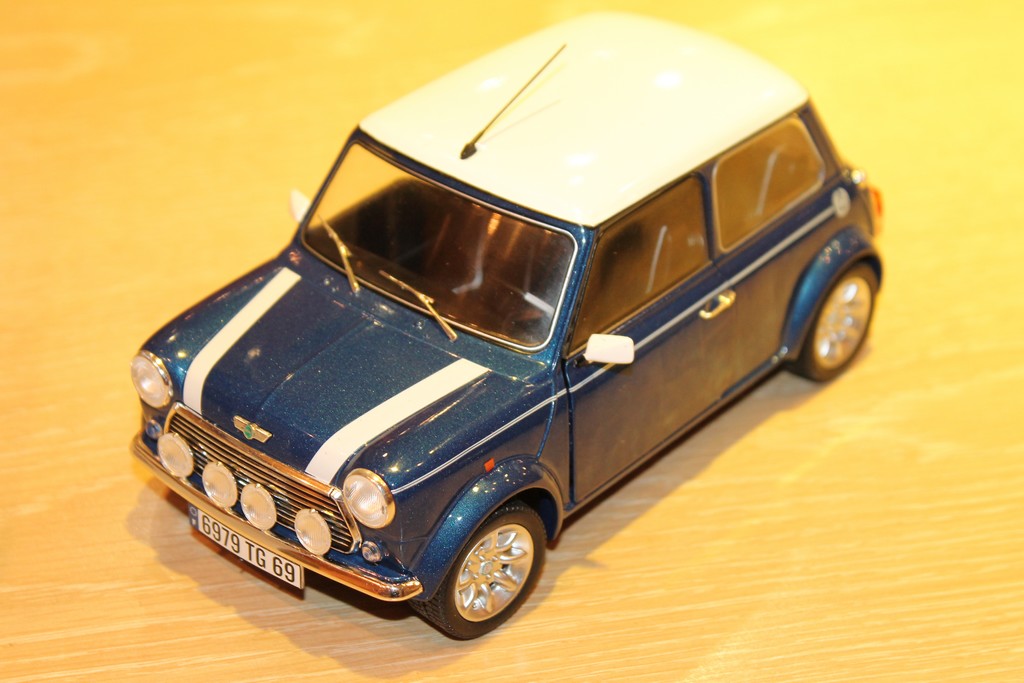 MINI COOPER 1.3L I SPORT PACK BLEU 1997 SOLIDO 1/18°