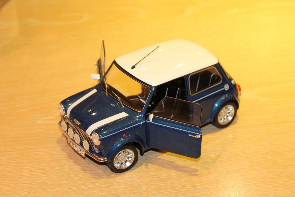 MINI COOPER 1.3L I SPORT PACK BLEU 1997 SOLIDO 1/18°