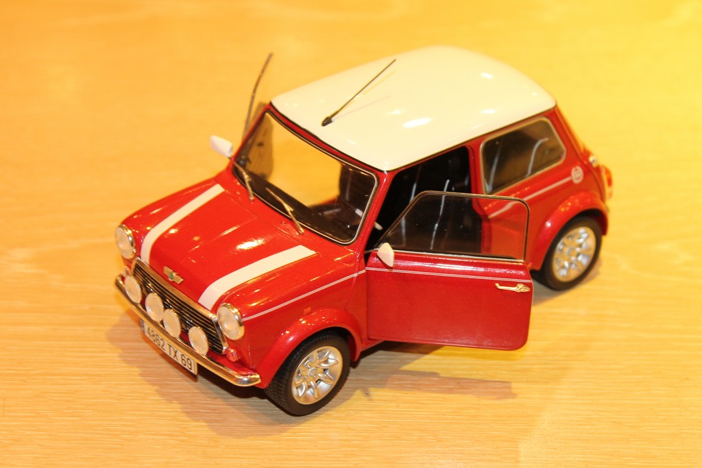 MINI COOPER 1.3L I SPORT PACK ROUGE 1997 SOLIDO 1/18°