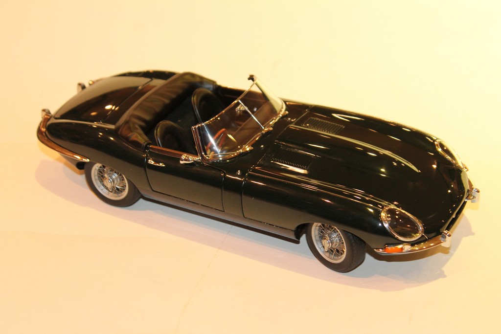 JAGUAR TYPE-E SERIE 1 ROADSTER VERT 1961 AUTO ART 1/18°