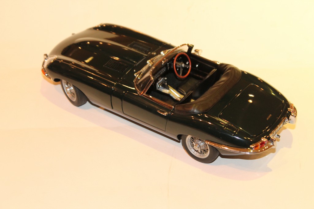 JAGUAR TYPE-E SERIE 1 ROADSTER VERT 1961 AUTO ART 1/18°