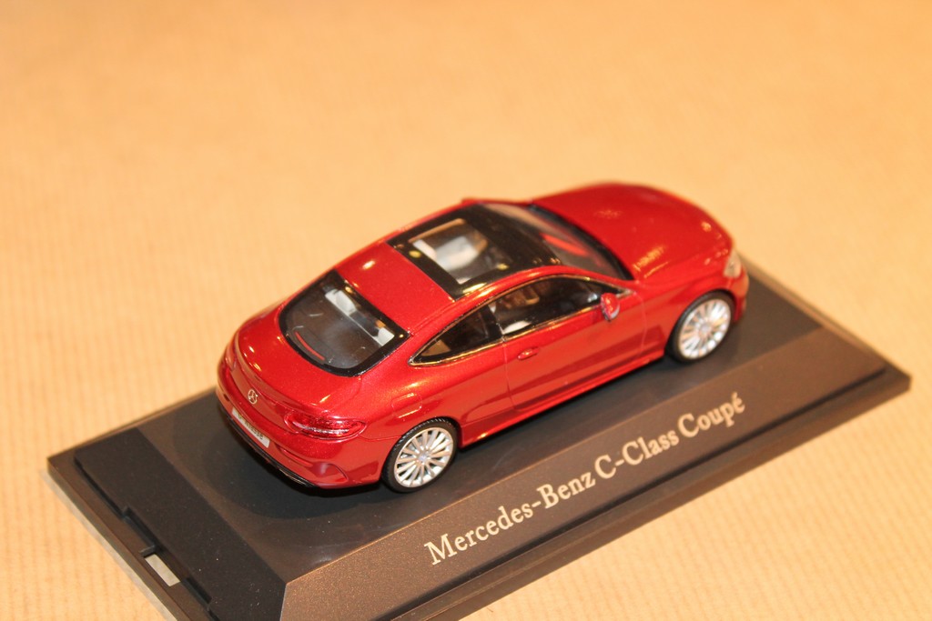 MERCEDES CLASSE C Coup 2017 rouge KYOSHO 1 43