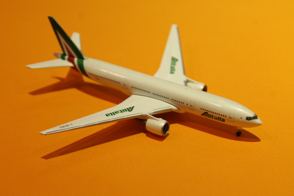 Amazon | herpa Alitalia Boeing B777-200 1:400 16cm
