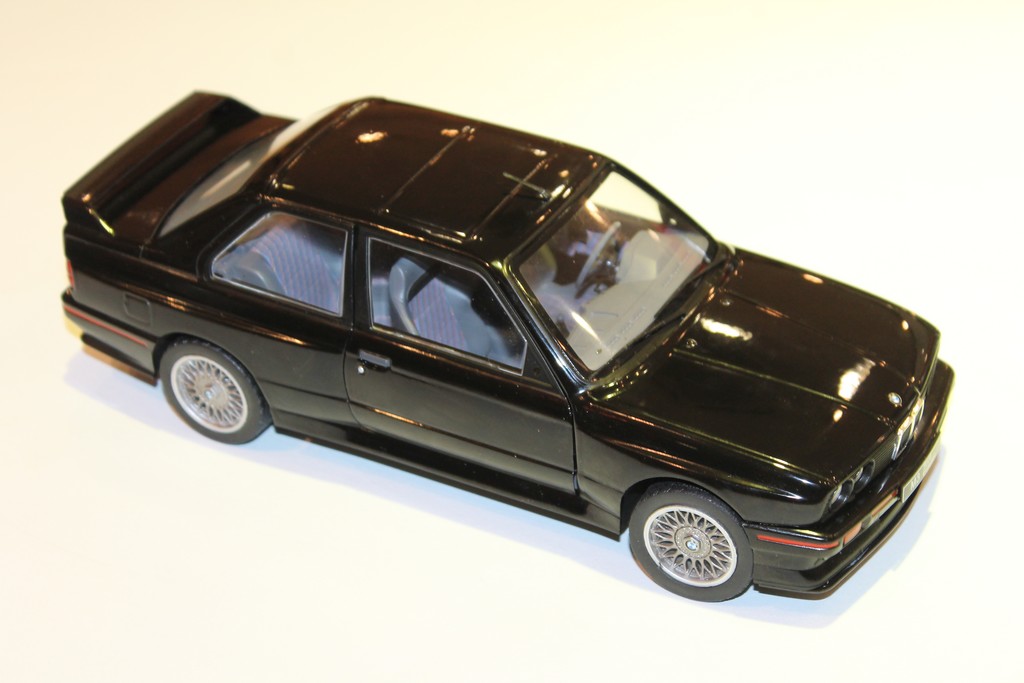 BMW M3 E30 1986 NOIRE SOLIDO 1/18°