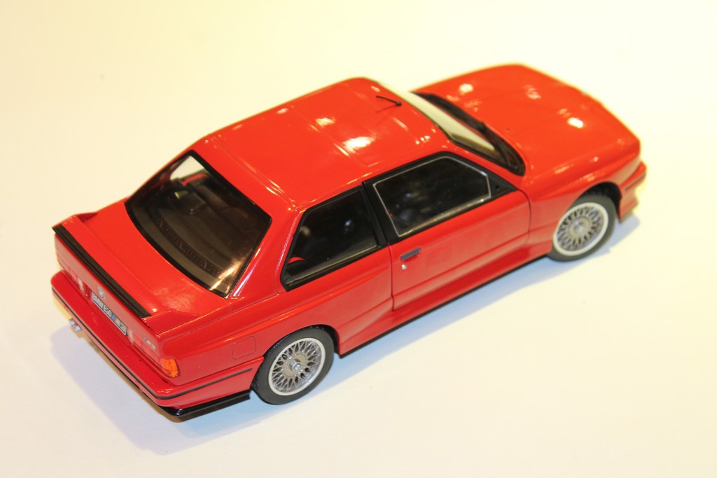 BMW M3 E30 1986 ROUGE SOLIDO 1/18°