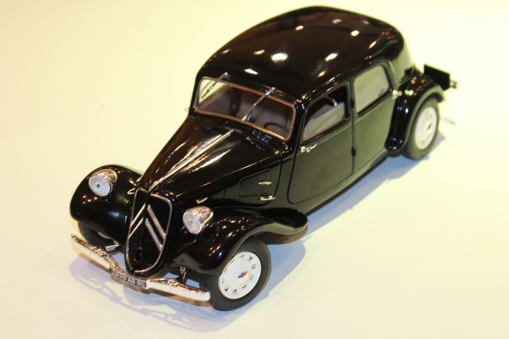 CITROEN TRACTION 11B  NOIR 1939 SOLIDO 1/18°