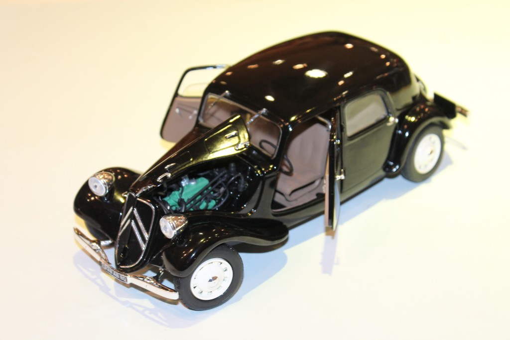 CITROEN TRACTION 11B  NOIR 1939 SOLIDO 1/18°